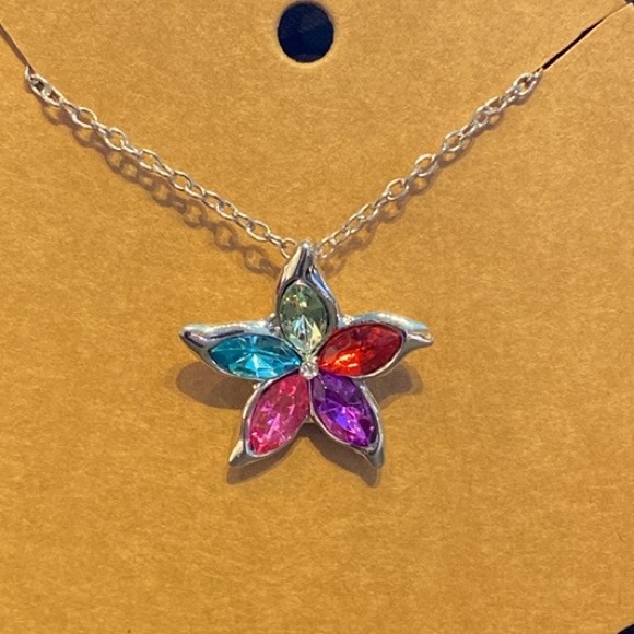 💟 🆕 Flower Necklace!!! Brand NEW!!! - Picture 2 of 4